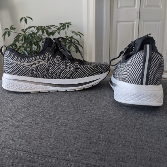 Saucony runners - Picture 3 of 3